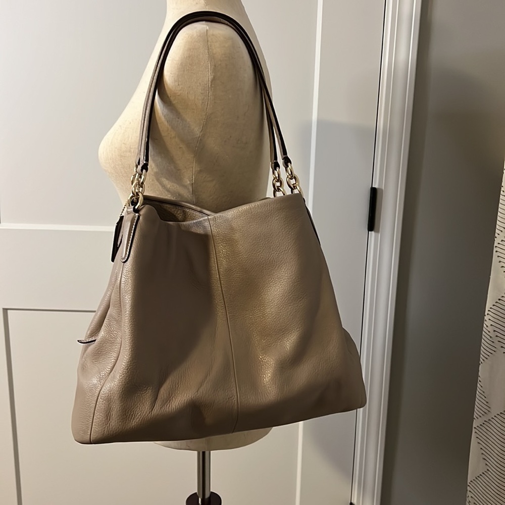 Coach Phoebe Hobo Purse / Gold Hardware / Gray F35723 / Pebbled Leather